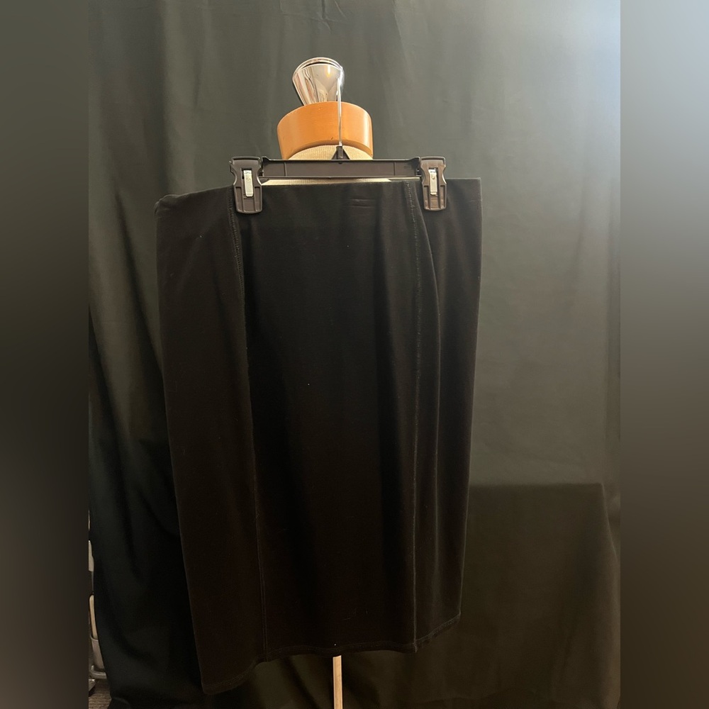 Cremieux - stretchy black pencil skirt - EUC - Size Large